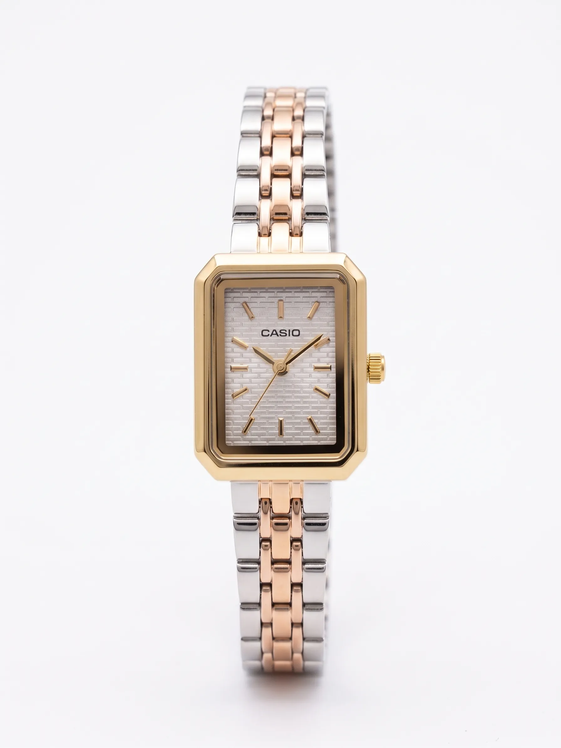 ساعة يد نسائية Casio مستطيلة باللون الذهبي