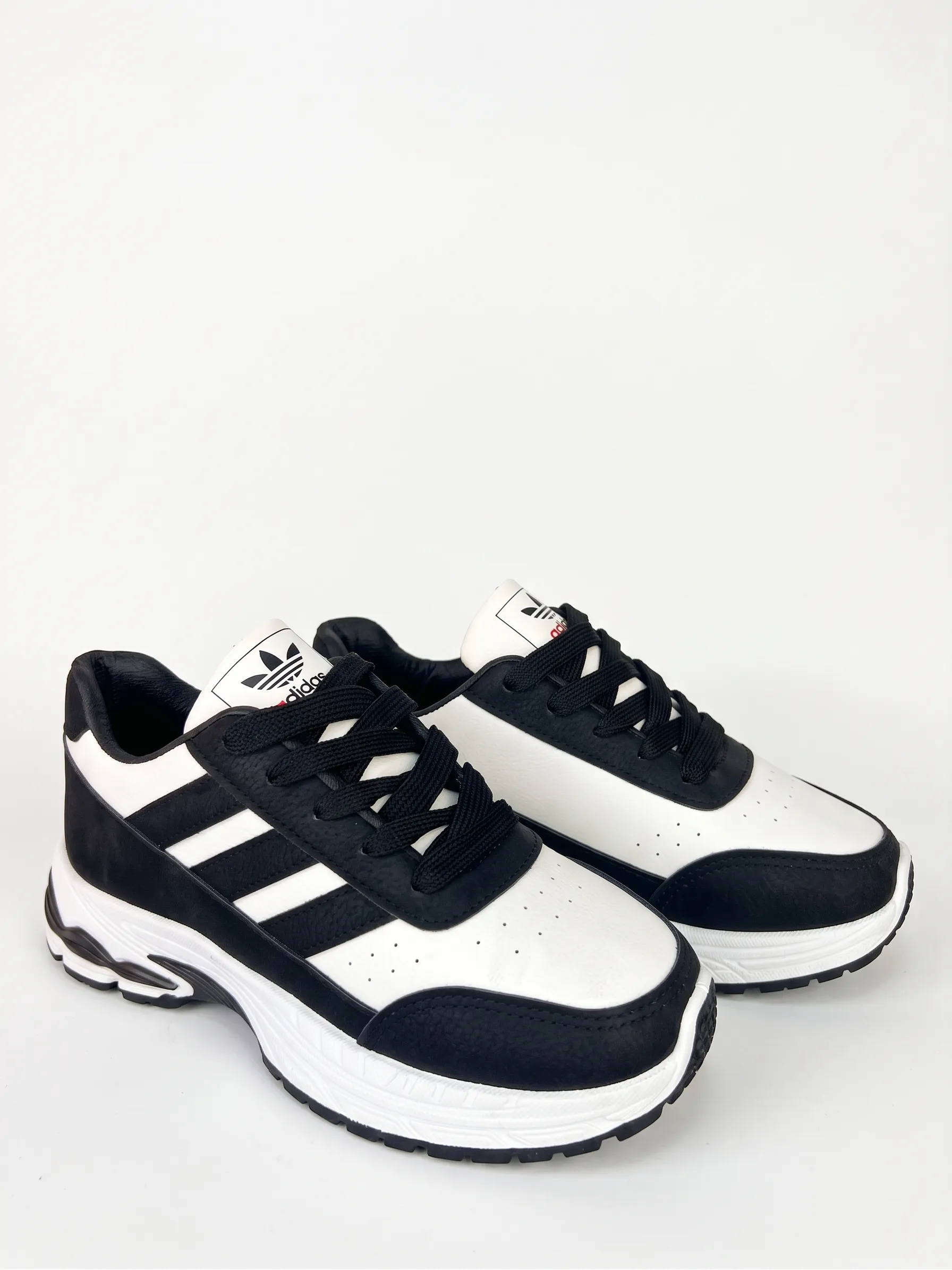 سنيكرز Adidas حريمي أسود وأبيض